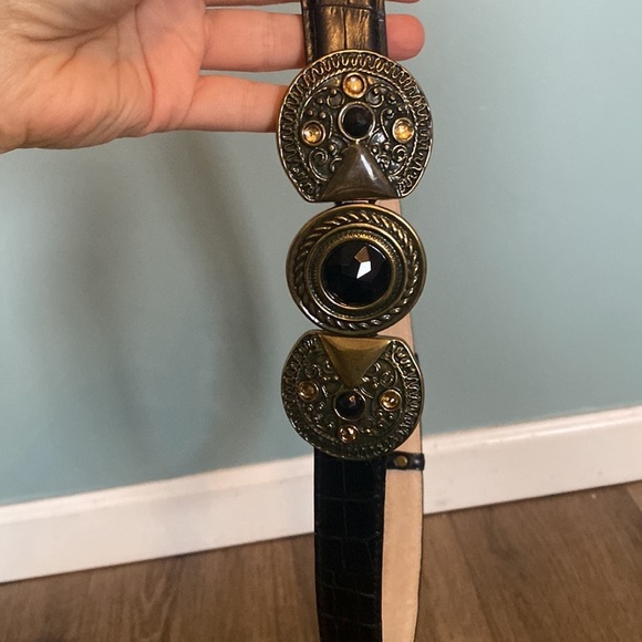 Black Croc Embossed leather ornate clasp belt Sz M/L brass buckle. - Picture 2 of 9